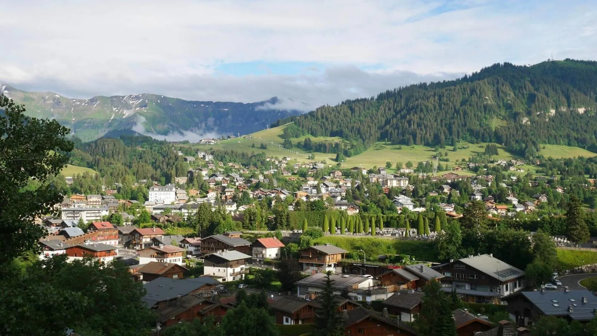 Cottage T7 With Garden On The Snow Front Megeve